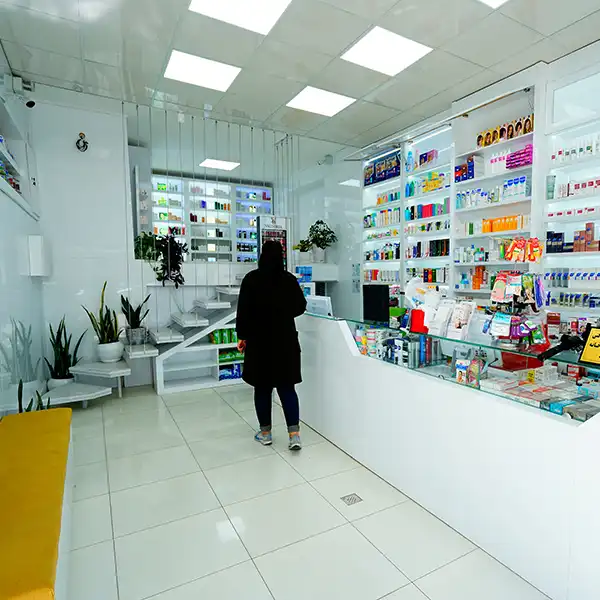 پروژه طراحی و اجرای دکوراسیون داروخانه دکتر حاج هاشمی - شهرآرا